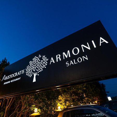 Hotel Armonia By Aristocratis à Targu Neamt Extérieur photo