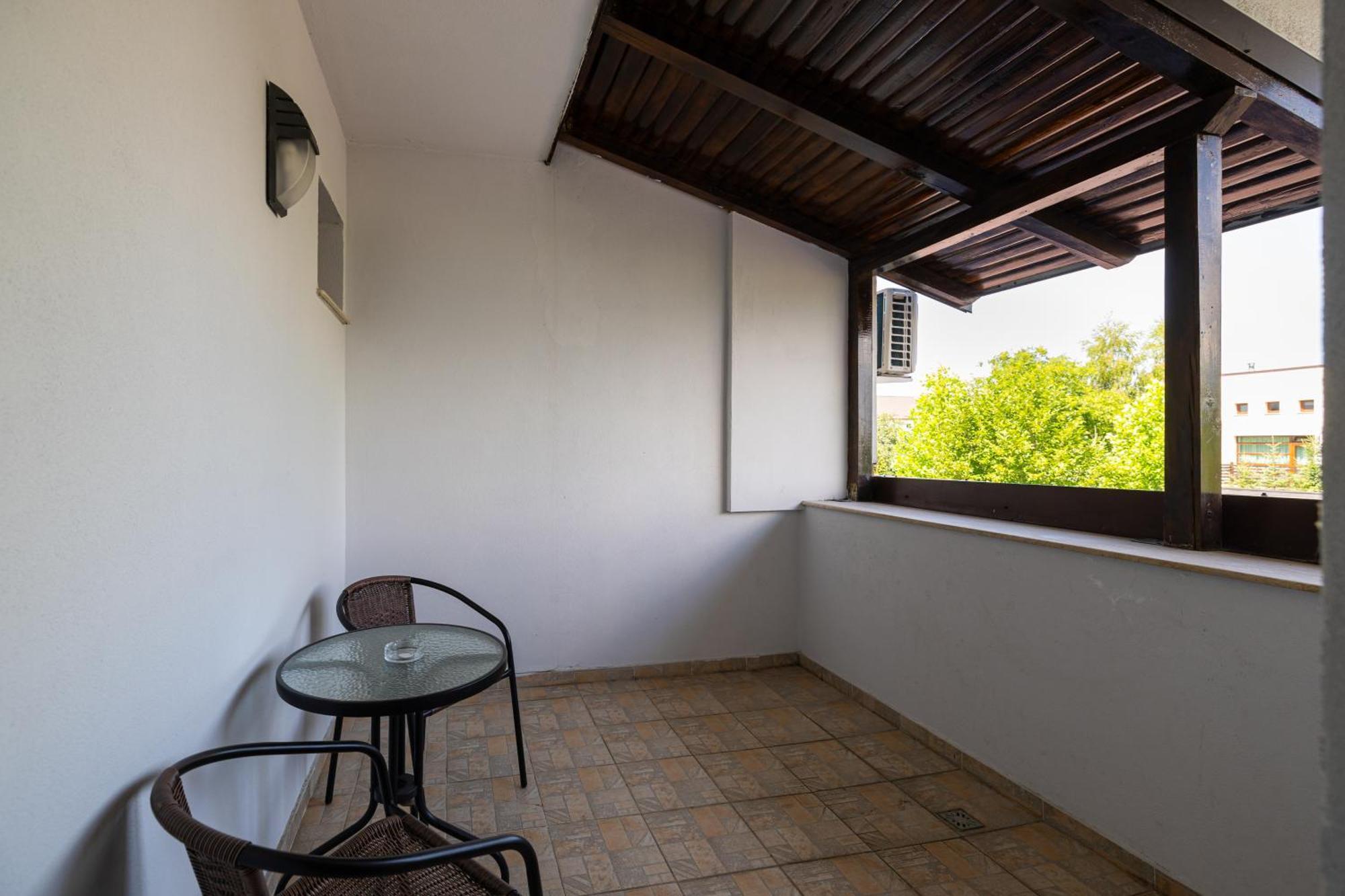 Hotel Armonia By Aristocratis à Targu Neamt Extérieur photo