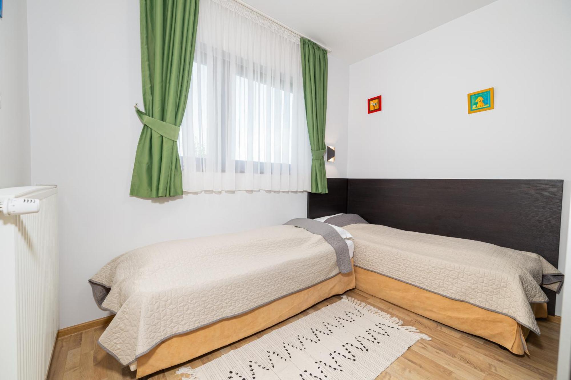 Hotel Armonia By Aristocratis à Targu Neamt Extérieur photo