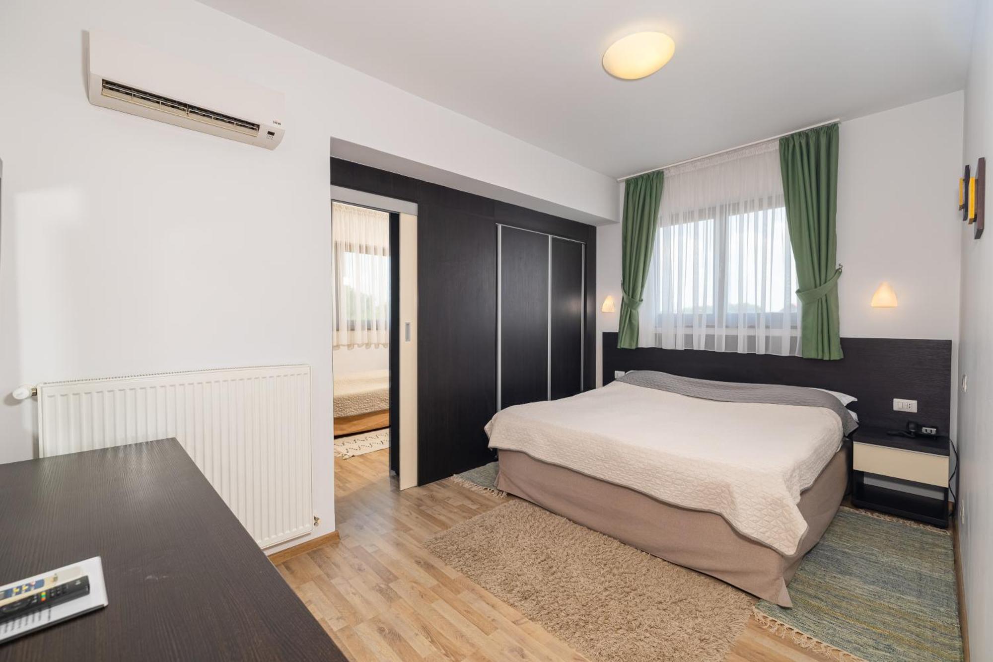 Hotel Armonia By Aristocratis à Targu Neamt Extérieur photo
