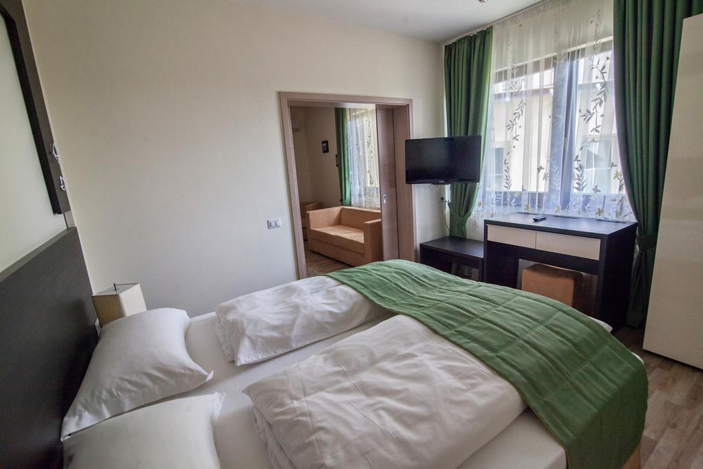 Hotel Armonia By Aristocratis à Targu Neamt Chambre photo