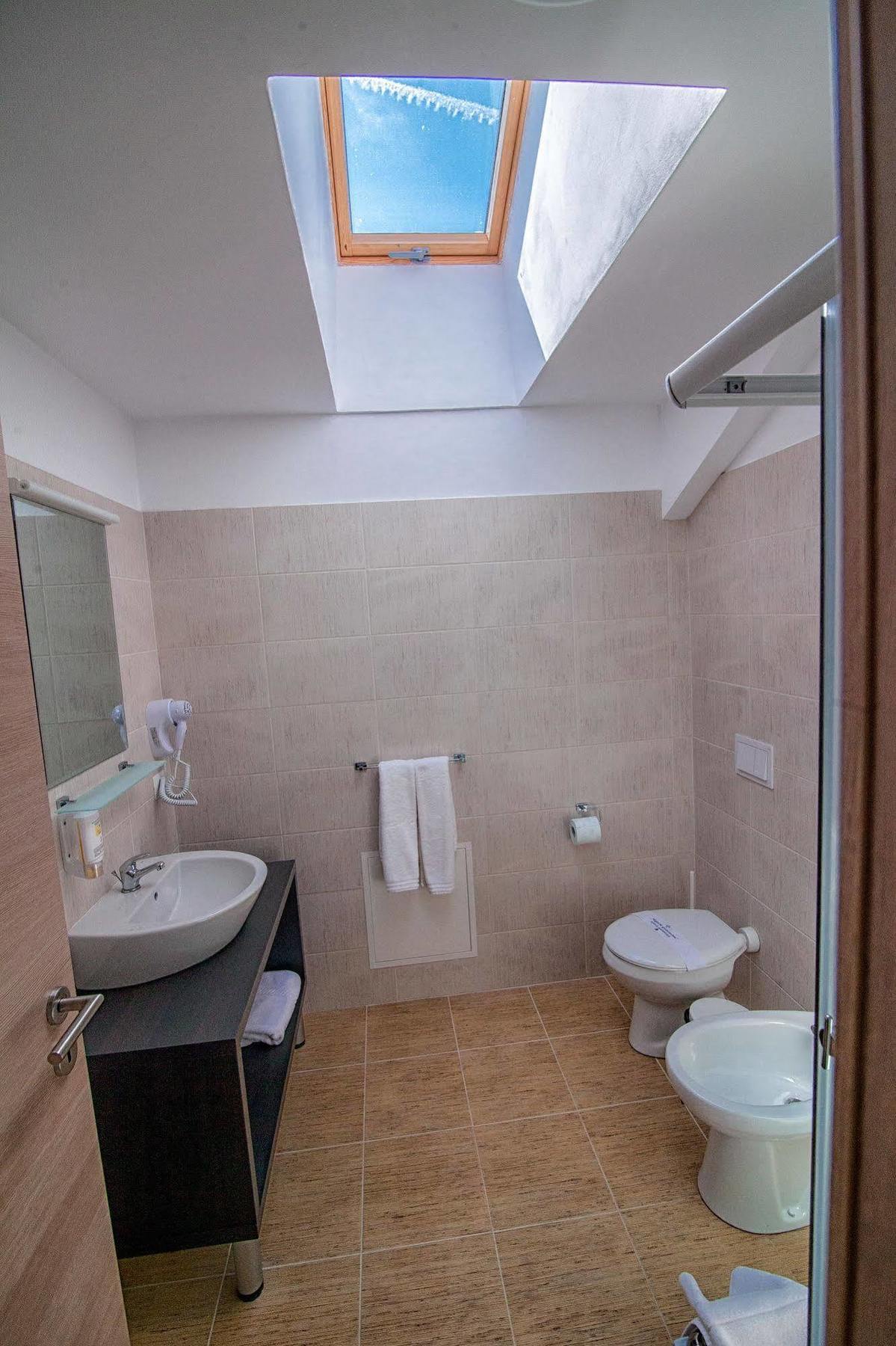Hotel Armonia By Aristocratis à Targu Neamt Extérieur photo